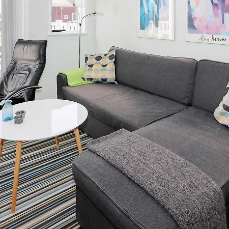 6 Person In Apartamento
